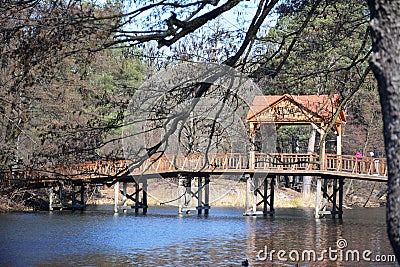 spring on the lake. Clear sky with light clouds and trees are reflected in the water Stock Photo