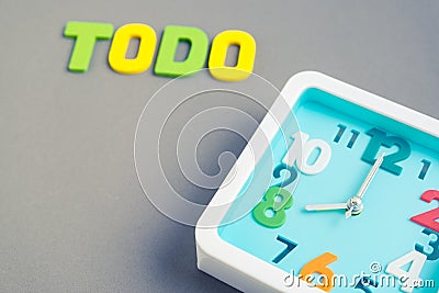 Square clock at 8 o'clock with todo wording on gray background Stock Photo