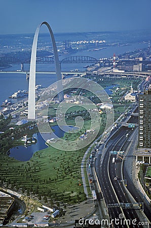 St. Louis Arch and skyline, MO Editorial Stock Photo