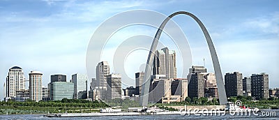 St louis gateway arch panorama skyline daytime Stock Photo