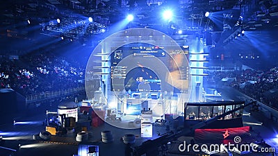 ST PETERSBURG RYSSLAND - OKTOBER 28 2017: EPICENTRUMräknareslag: Global offensiv cybersporthändelse Huvudsaklig etapp stock video ST PETERSBURG RYSSLAND - OKTOBER 28 2017: EPICENTRUMräknareslag: Global offensiv cybersporthändelse Huvudsaklig etapp stock video