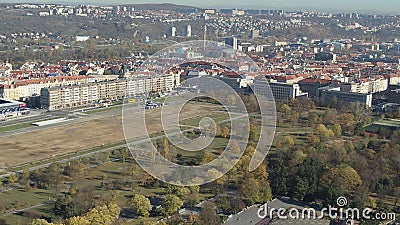 Stadtzentrum Brummen-Luft-Prag-Generals Arena stock video Stadtzentrum Brummen-Luft-Prag-Generals Arena stock video