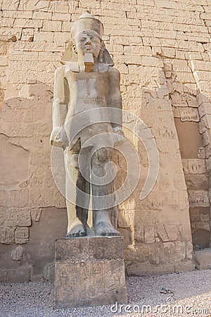 Standing in front of the statue of Ramesses II Stock Photo