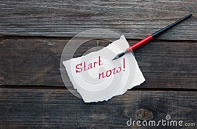 Start now written on piece of paper Stock Photo