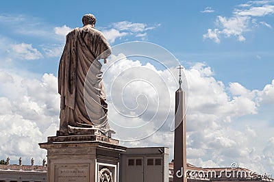 Statua i San Pietro Editorial Stock Photo
