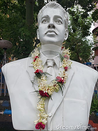 Statue of Benoy Krishna Basu at calcutta, garland by people of calcutta on independence day as a leader in quit india movement Editorial Stock Photo