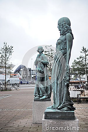 Statue of Hamlet og Ophelia, Railway Station, Helsingor Stock Photo