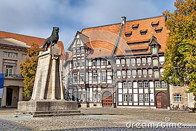 Statue of Leon and half-timbered building in Braunschweig Stock Photo