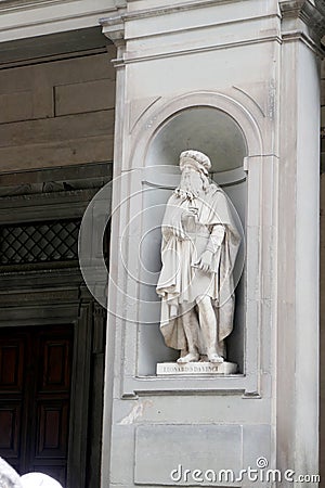 Statue of LEONARDO DAVINCI in the niches of the Uffizi Gallery colonnade Stock Photo