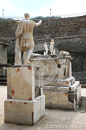 Statue and memorial altar in Roman Herculaneum, Italy Stock Photo