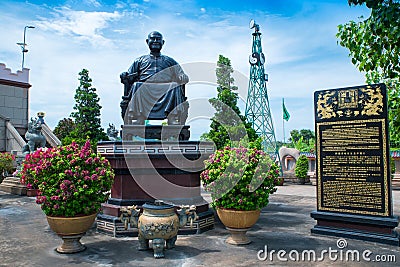 Statue and memorial plaque of Master sa-nga Kulkobkiat at Viharn Sien temple Editorial Stock Photo