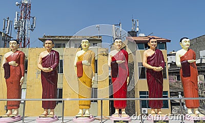 Statues of buddhist monks on the roof of the temple in Colombo Stock Photo