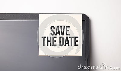 Sticky note on the computer. Text Save the Date Stock Photo