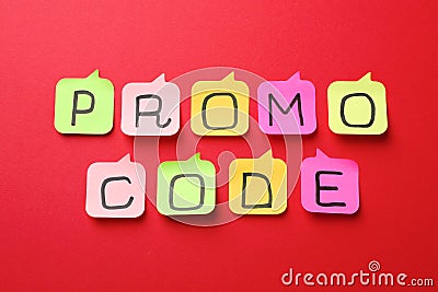 Sticky notes with words Promo Code on red background, flat lay Stock Photo