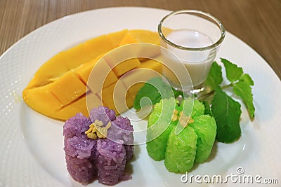 Sticky Rice with Fresh Ripe Mango with Coconut Milk, Tasty Famous Thai Sweets Stock Photo