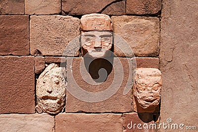 Stone heads in Kalasayaya temple, Tiwanaku, Bolivia Stock Photo