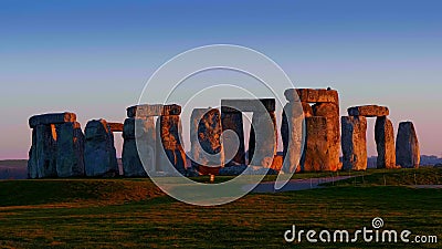 Stonehenge é um lugar místico em Inglaterra Stonehenge é um lugar místico em Inglaterra