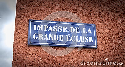 Blue street sign stating in French dead end of the big lock Editorial Stock Photo
