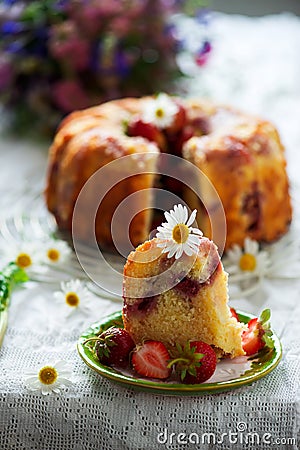 STRAWBERRY RHUBARB BUNDT CAKE.style vintage Stock Photo