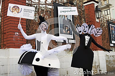 Street actors perform in Hermitage Garden in Moscow Editorial Stock Photo