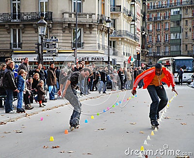 Street entertainers in Paris Editorial Stock Photo