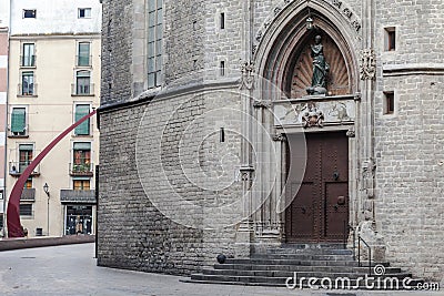 Street view and church door Santa Maria del mar, El Born quarter Editorial Stock Photo
