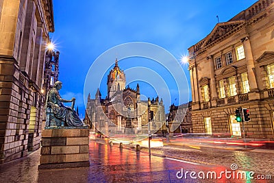 Street view of the historic Royal Mile, Edinburgh Stock Photo