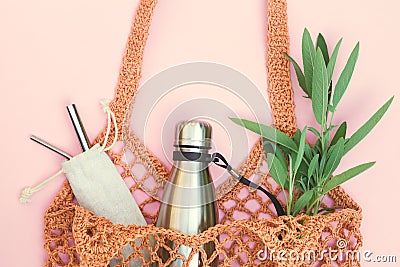 String bag with reusable water bottle and metal straws, go green and use no single use plastic Stock Photo