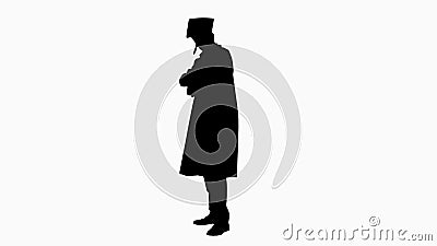 Student van silhouette die houder is van een diploma en die ermee gepolijst is voor de foto. royalty-vrije illustratie Student van silhouette die houder is van een diploma en die ermee gepolijst is voor de foto. royalty-vrije illustratie