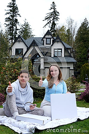 student years school time teenagers boy girl with pizza boxes gadgets in clearing on grass settle blanket happy happy Stock Photo