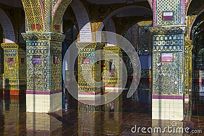 Su Taung Pyi Pagoda Stock Photo