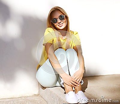 Summer fashion photo, stylish pretty smiling woman in sunglasses Stock Photo