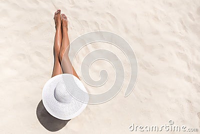 Summer holiday fashion concept - tanning woman wearing sun hat a Stock Photo