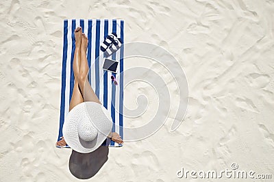 Summer holiday fashion concept - tanning woman wearing sun hat a Stock Photo