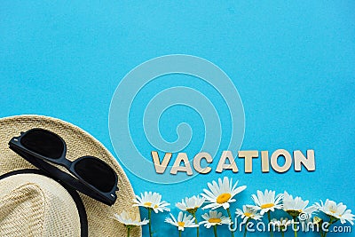 Summer layout with straw hat, daisies and sunglasses and inscription Vacation. Concept of travel and recreation. Flights to sea, Stock Photo