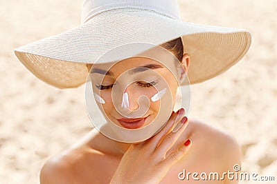 Suncream. Suntan Lotion Beautiful Woman Applying on beautiful on Face. Sunscreen Solar Cream. Skin care Stock Photo