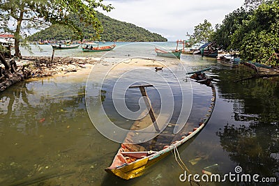 Sunken boat at koh rong samloen Editorial Stock Photo