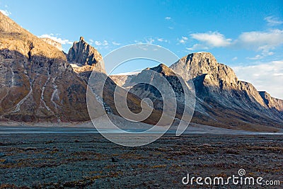 Sunset at the end of a sunny summer day in a remote arctic valley of Akshayuk Pass, Baffin Island, Canada. Last rays of sunlight Stock Photo