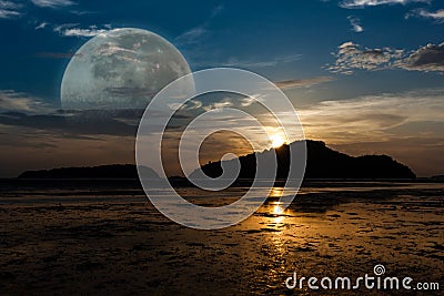 Super Moon, Sunrise on the island, tide down the beach as far as Stock Photo