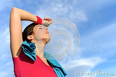 https://thumbs.dreamstime.com/x/sweaty-fitness-woman-tired-training-caucasian-female-athlete-sweating-exhausted-exercising-sky-copy-space-30207453.jpg