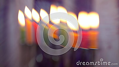 Símbolos judíos del hannukah del día de fiesta - foco suave selectivo de las luces defocused del menorah Símbolos judíos del hannukah del día de fiesta - foco suave selectivo de las luces defocused del menorah