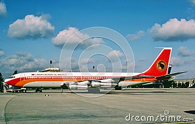 TAAG - LINHAS ANGOLA AIRLINES Boeing B-707-349C D2-TOJ CN 19355 LN-553 . Editorial Stock Photo