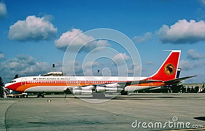 TAAG - LINHAS ANGOLA AIRLINES Boeing B-707-349C D2-TOJ CN 19355 LN-553 . Editorial Stock Photo