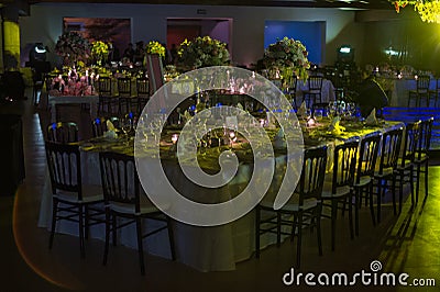 Table decoration, night wedding decoration with candles and wine glasses, wedding centerpiece Stock Photo