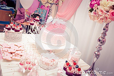 Baby girl first birthday party - luxury table Stock Photo