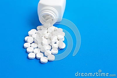 Tablets of Paracetamol on blue background Stock Photo