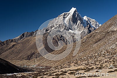 Taboche mountain peak above Dingboche village, Everest region, N Stock Photo