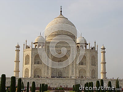 White marble mausoleum with four minarets and large domes seen from one of its fountains. Taj Mahal Stock Photo