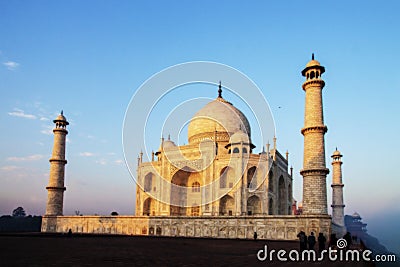 The Taj under Golden sunrays of winter morn Stock Photo