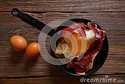 Tapas huevos rotos broken eggs with ham Stock Photo